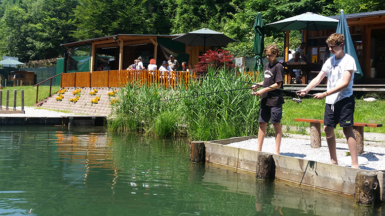 Angelteich Salzburg Kasern – Fischen, Grillen, Chillen Angelteich Salzburg Kasern – Fischen, Grillen, Chillen