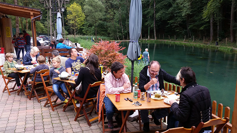 Angelteich Salzburg Kasern – Fischen, Grillen, Chillen Angelteich Salzburg Kasern – Fischen, Grillen, Chillen