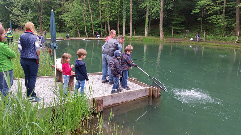 Angelteich Salzburg Kasern – Fischen, Grillen, Chillen Angelteich Salzburg Kasern – Fischen, Grillen, Chillen
