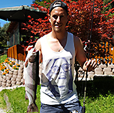ÖSV Abfahrer Max Franz mit schöner Regenbogenforelle